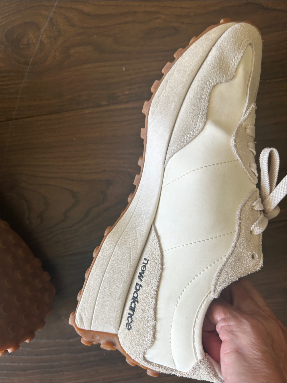 New Balance Women’s Beige Cream 327 sz 11 women’s - Picture 4 of 6